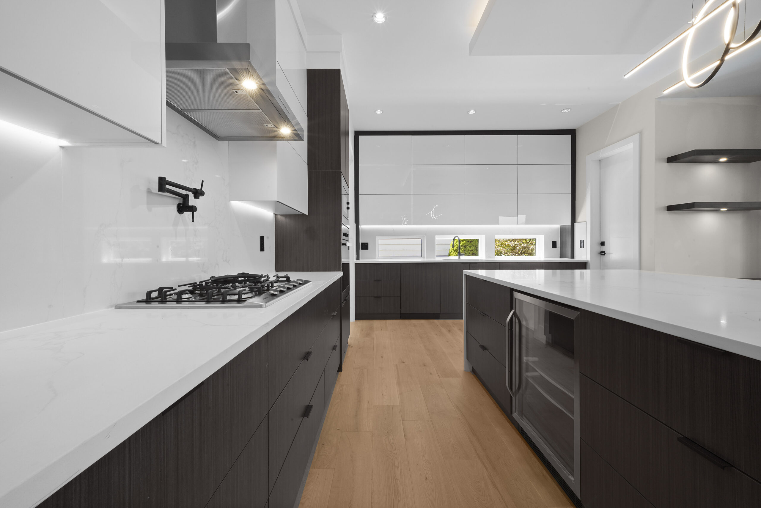 white and black wood grain kitchen